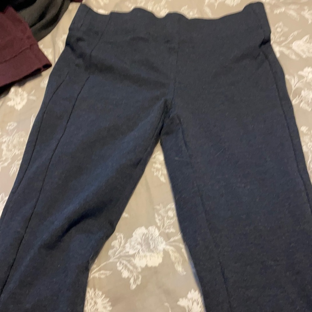 Leggings charcoal color.